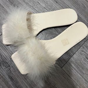 Sandals Fluffy fur soft slippers white size 40